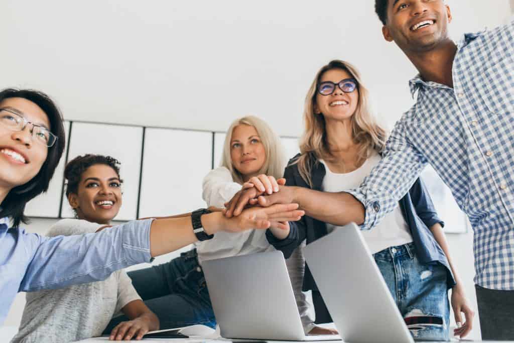 O engajamento da equipe depende de uma série de ações organizadas pelas empresas